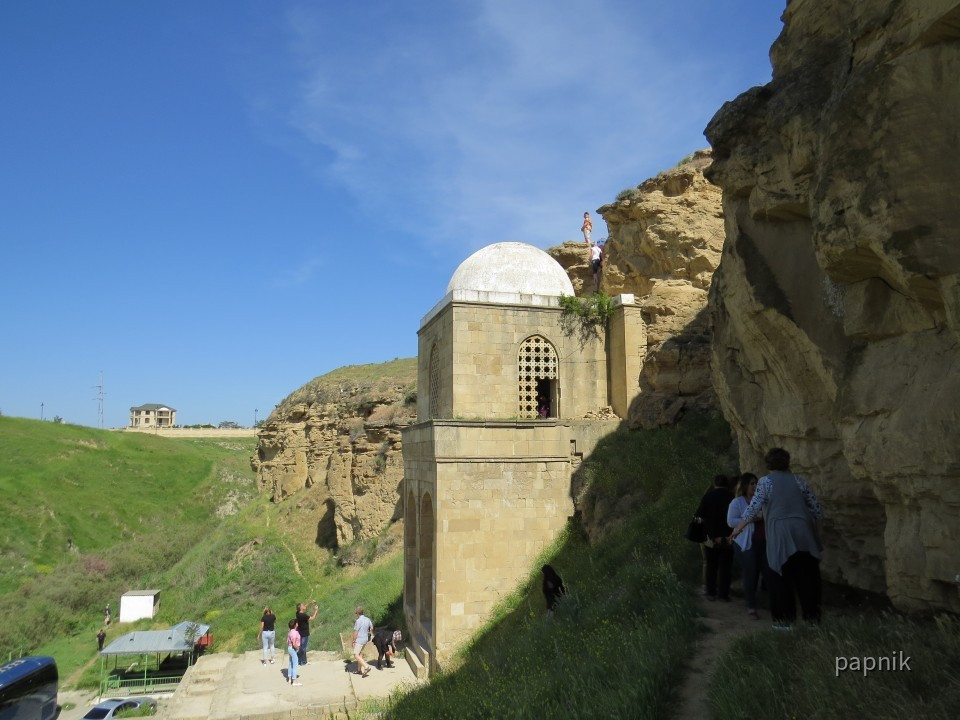 Diri-Baba-Mausoleum auf dem Weg nach Sheki