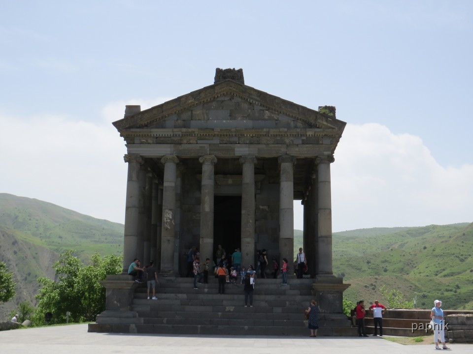 Heidentempel Garni