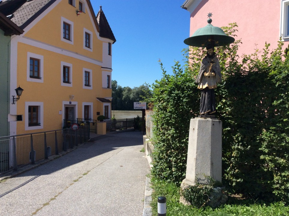 Schärding < Nepomuk