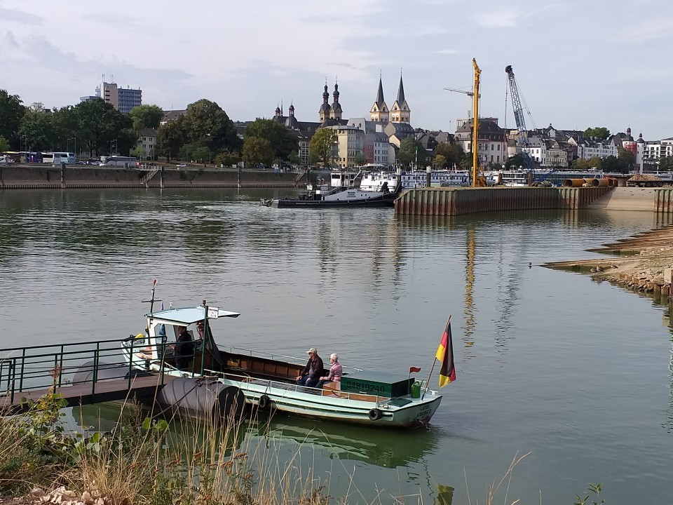 ​Personenfähre in Koblenz über die Mosel zum Deutschen Eck