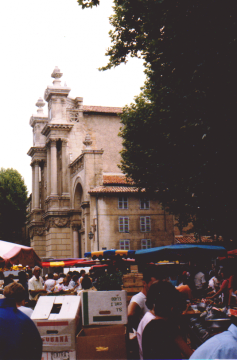 Frankreich 6 Markt im Vordergrund