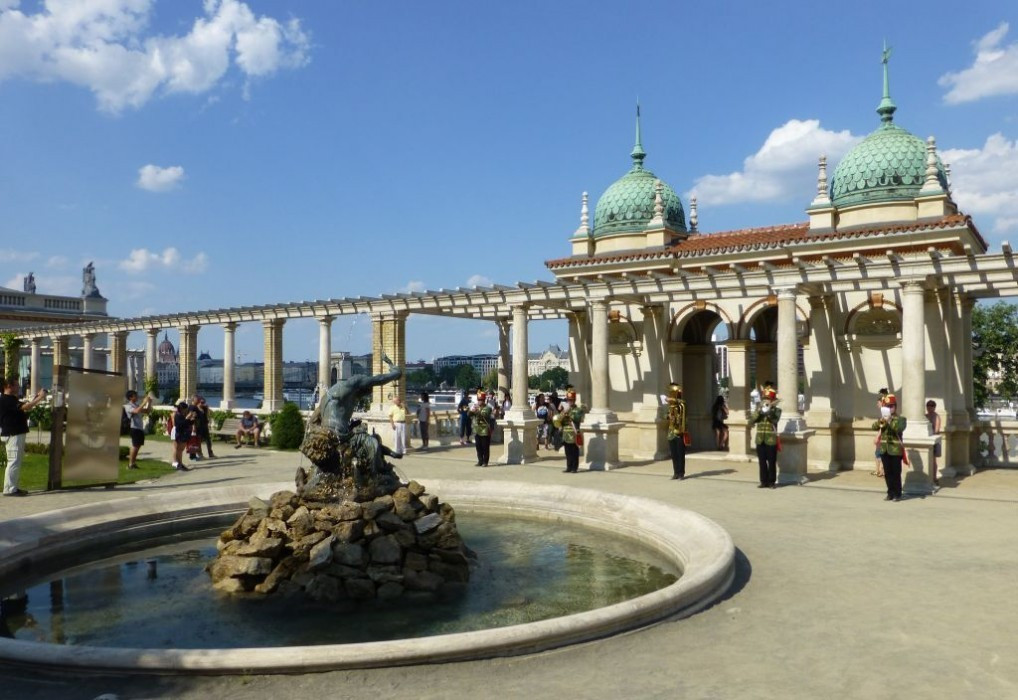 Budapest, Burgbasar, Militärband