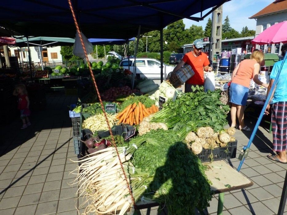 Budakeszi, Markt, Gemüsestand