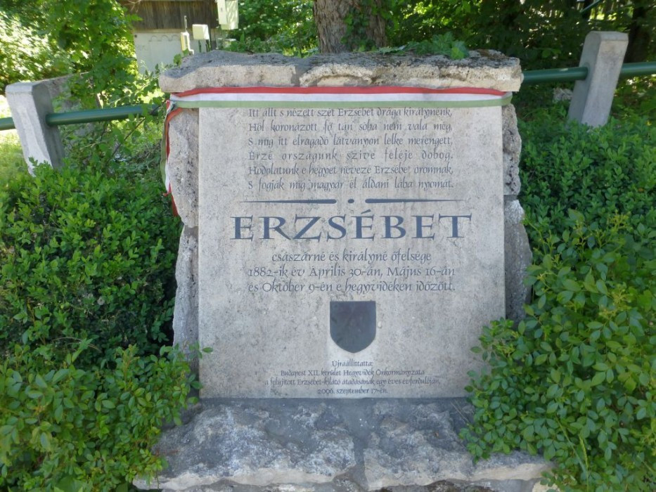 Elisabeth-Aussichtsturm, Gedenkstein
