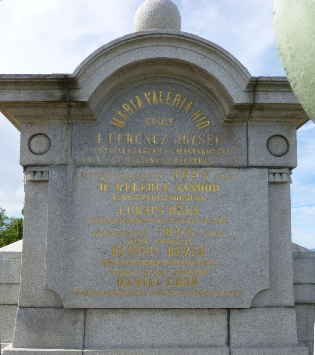 Esztergom, Marie Valerie Brücke, Esztergomer Auffahrt, linke Gedenktafel