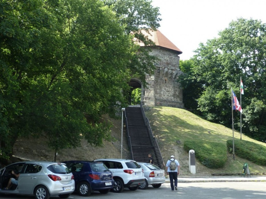 Visegrád, Burg, Aufgang zum äußeren Torturm