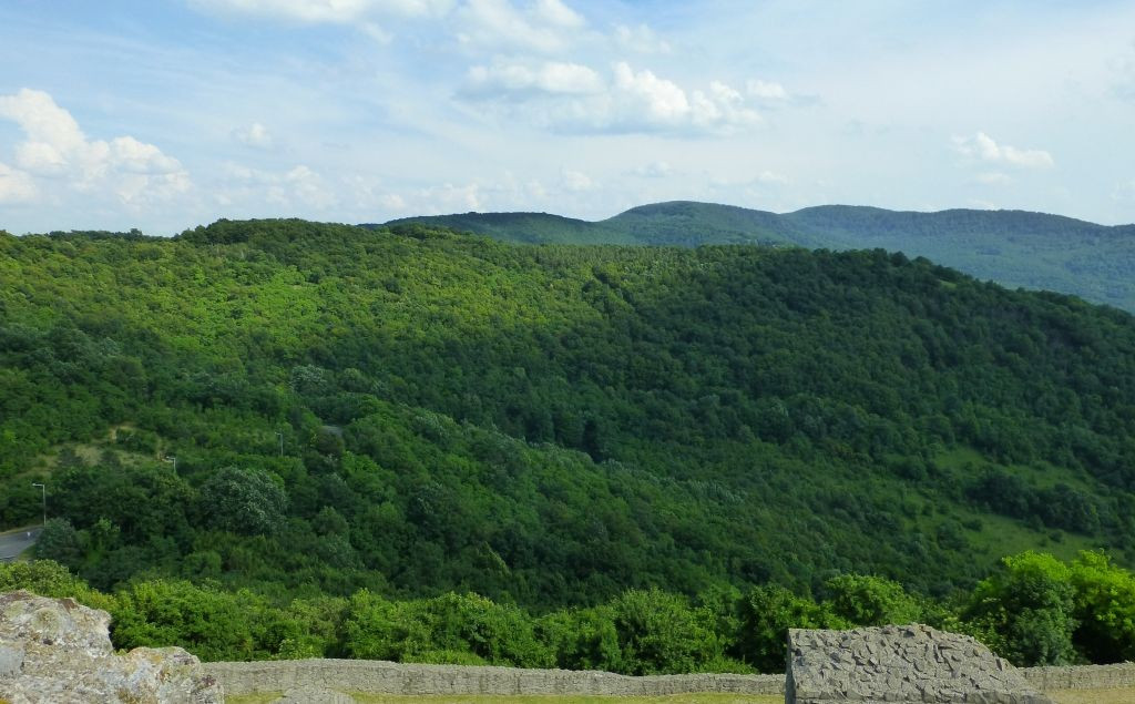 Visegrád, Burg, Blick vom Burgberg nach Süden in die Piliser Berge