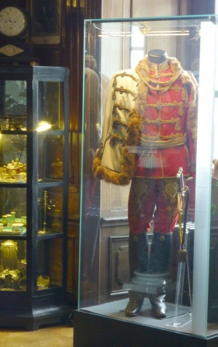 Veszprém, Bischofspalast, Uniform