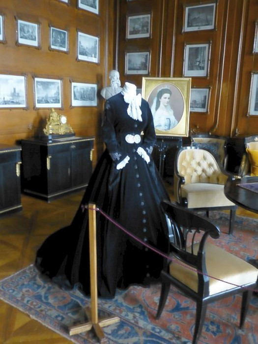 Veszprém, Bischofspalast, Elisabethzimmer mit Kleidkopie