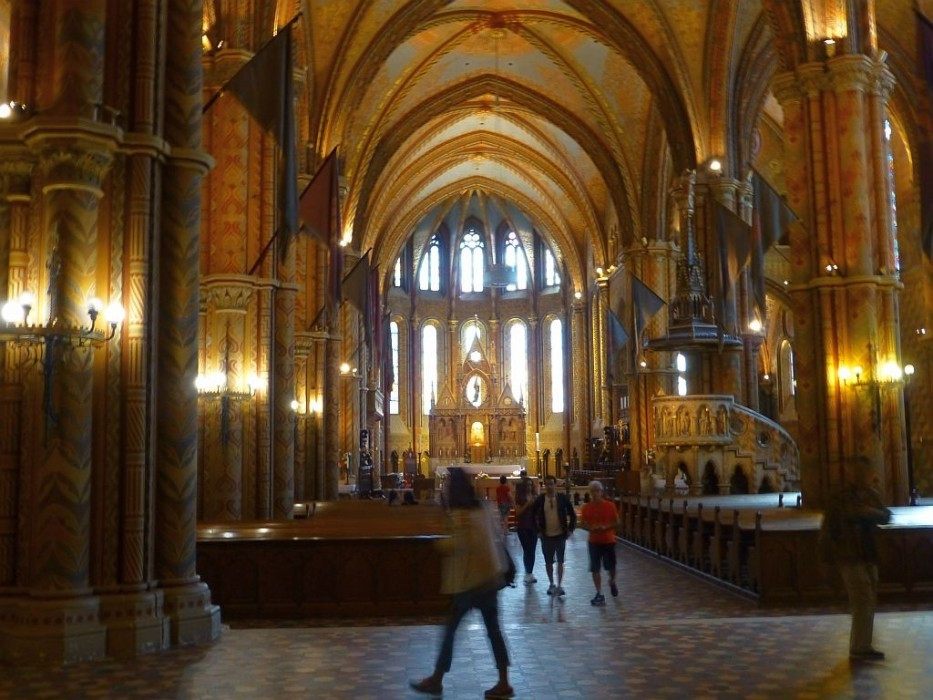 Matthiaskirche, Blick zum Altar