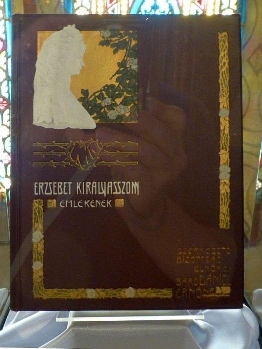 Matthiaskirche, Stefanskapelle, Krönungsausstellung, Gedenkbuch