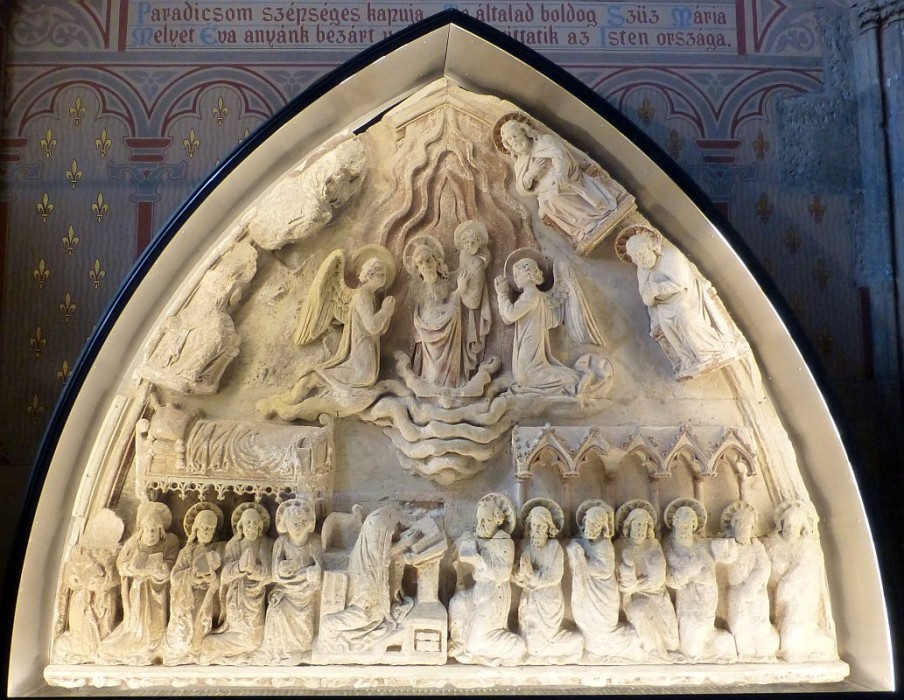 Matthiaskirche, Rekonstruktion des Reliefs über dem Marientor