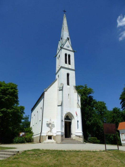 Istenhegyi Szent László Kirche