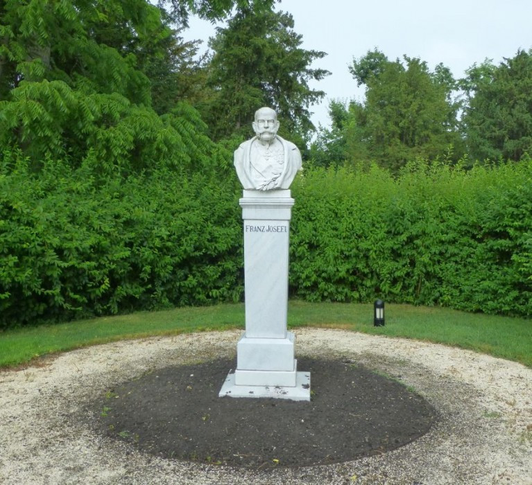 Gödöllő, Schloss, Franz Joseph Denkmal im Königsgarten