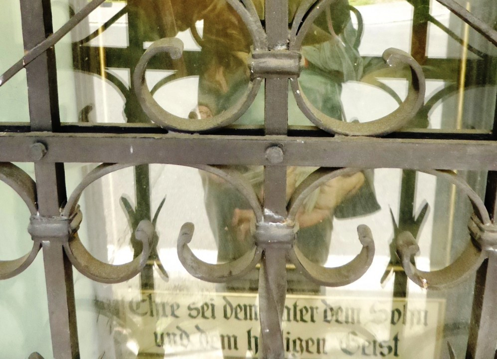 P1210399A