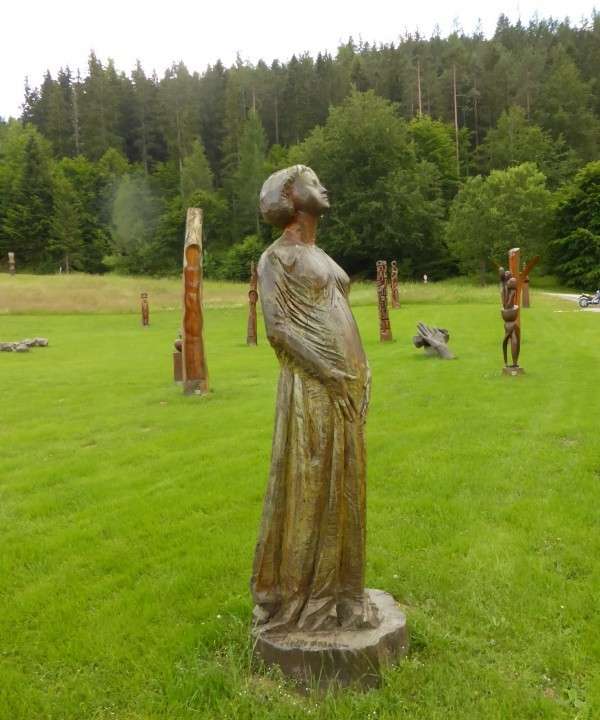 Schloss Albeck, Holzskulpturen (2)