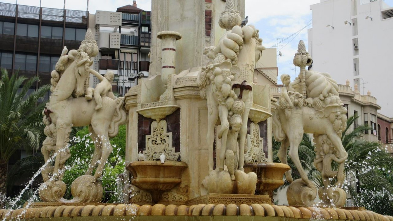 Alicante_Brunnen_03