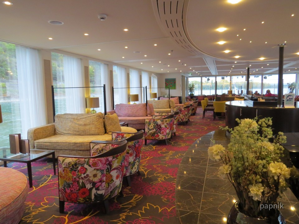 Lounge mit Trennwänden