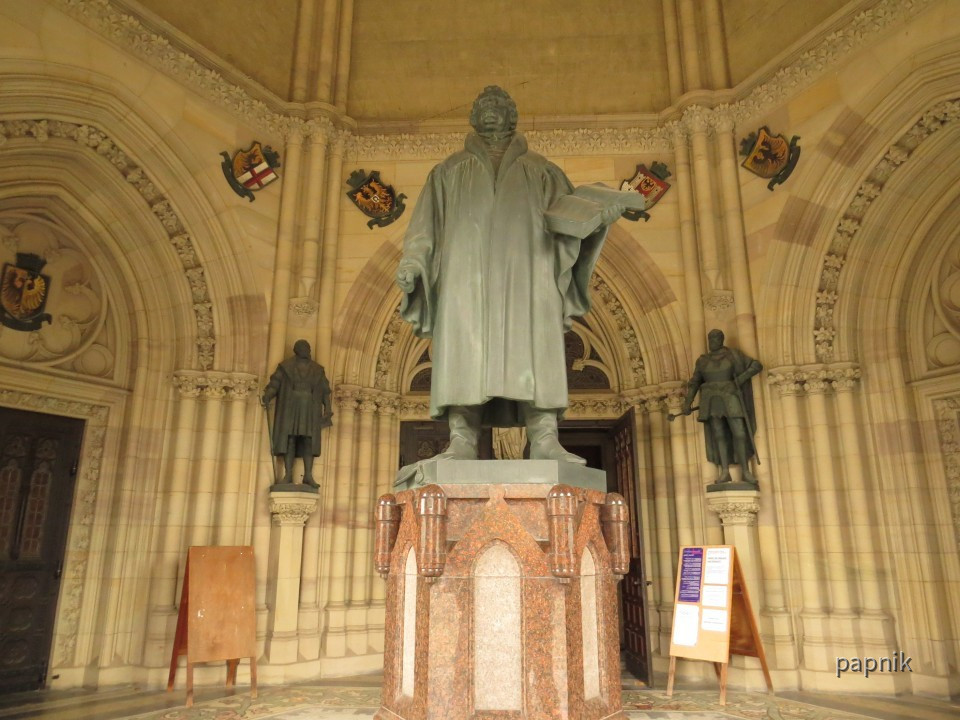 Luther vor der Gedächniskirche Speyer