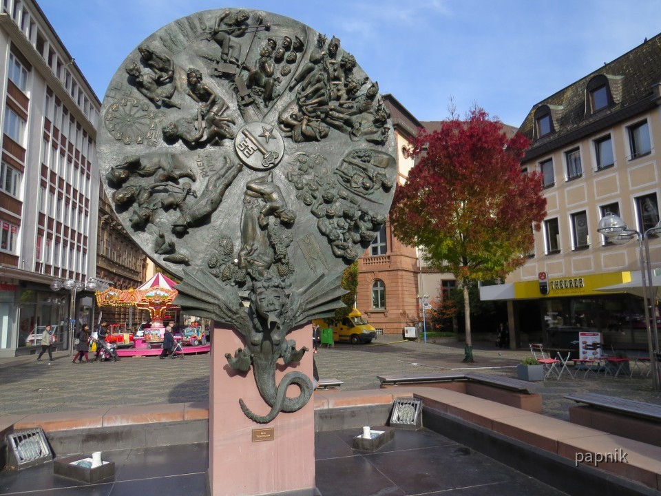  Brunnen Schicksalsrad Worms