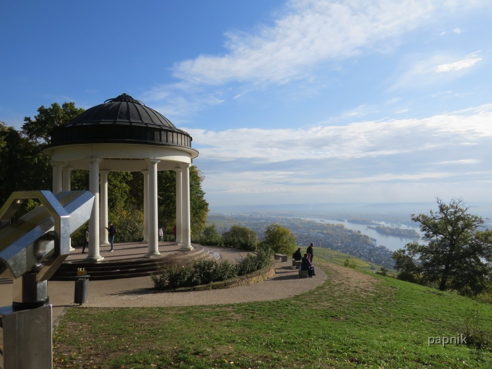 Pavillon am Niederwalddenkmal bei Rüdesheim