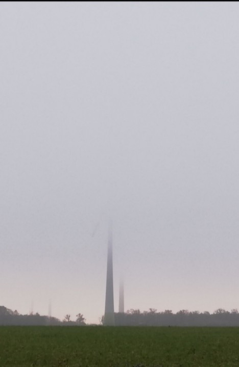 Neusiedl an der Zaya Windrad im Nebel