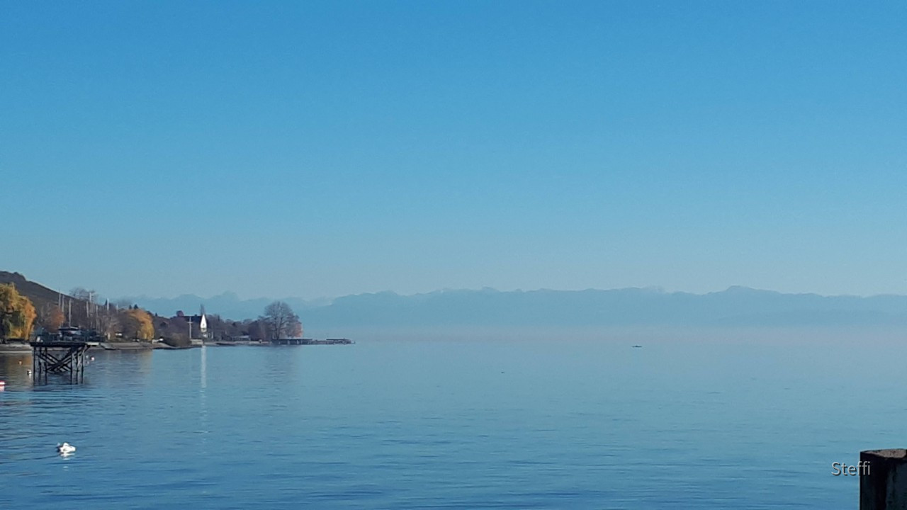 Meersburg Hafen mit Blick Schweizer Berge