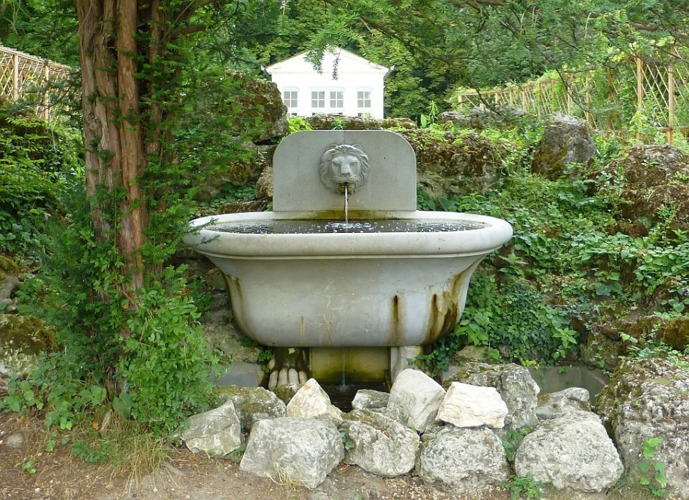 Alcsút, Schloss, Löwenbrunnen
