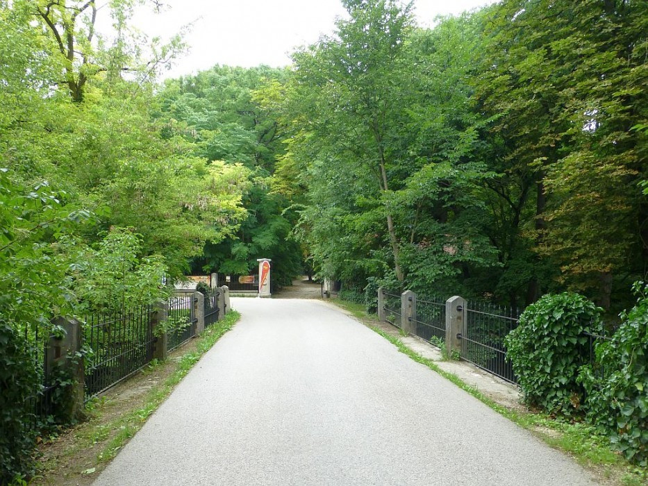 Alcsútdoboz, Arboretum. Eingang