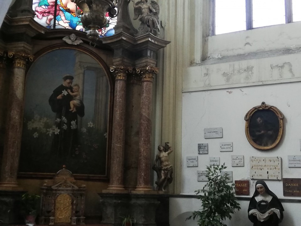 Wien 1010 Minoritenkirche < Nepomuk