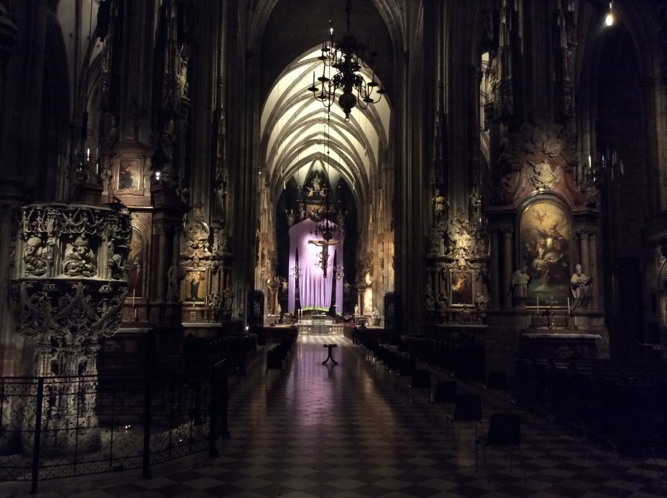 Wien 1010 Stephansdom < Nepomuk