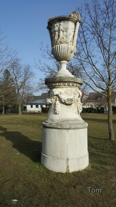 Zauner Vasen > Schlosspark Bad Vöslau