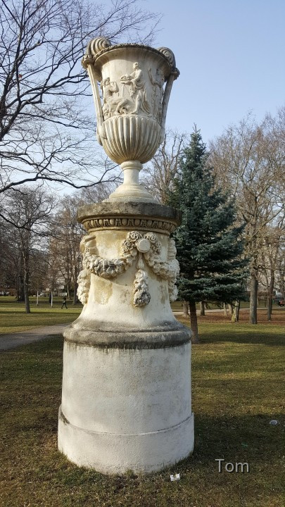 Zauner Vasen > Schlosspark Bad Vöslau