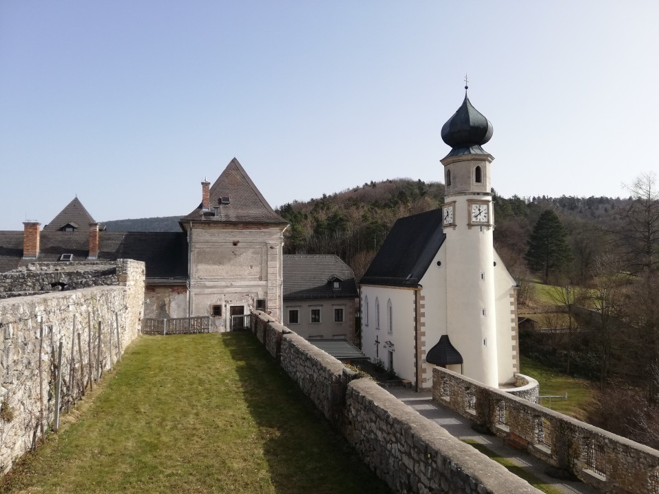 Neuhaus < Nepomuk