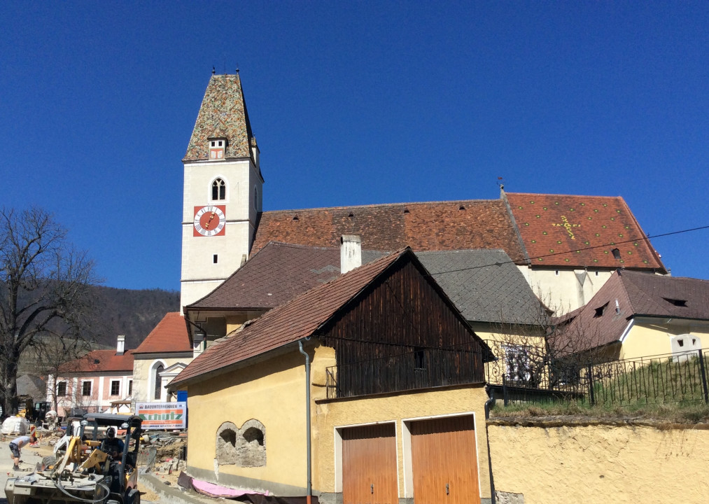 Spitz an der Donau < Nepomuk