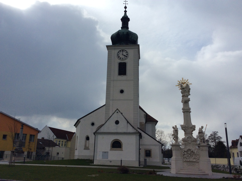 Enzersdorf an der Fischa < Nepomuk