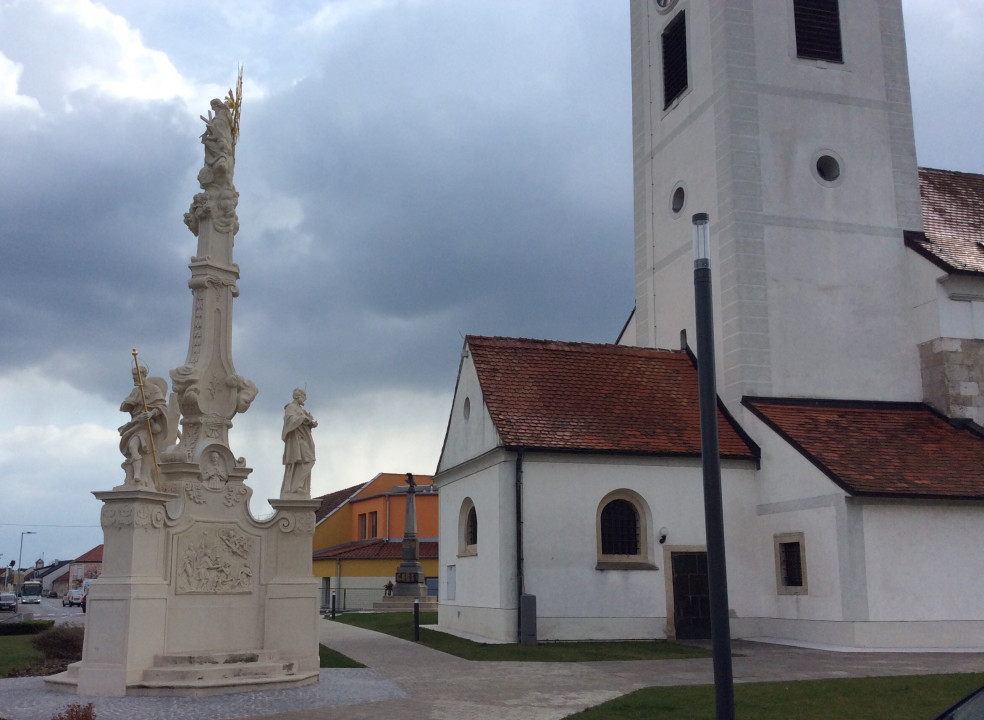 Enzersdorf an der Fischa < Nepomuk