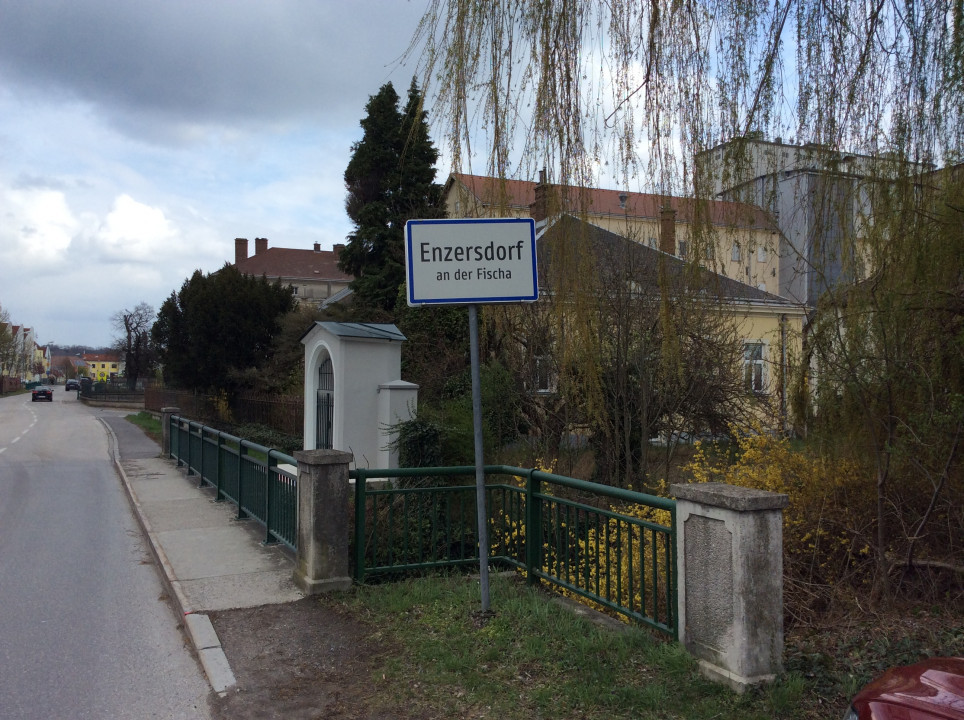 Enzersdorf an der Fischa < Nepomuk