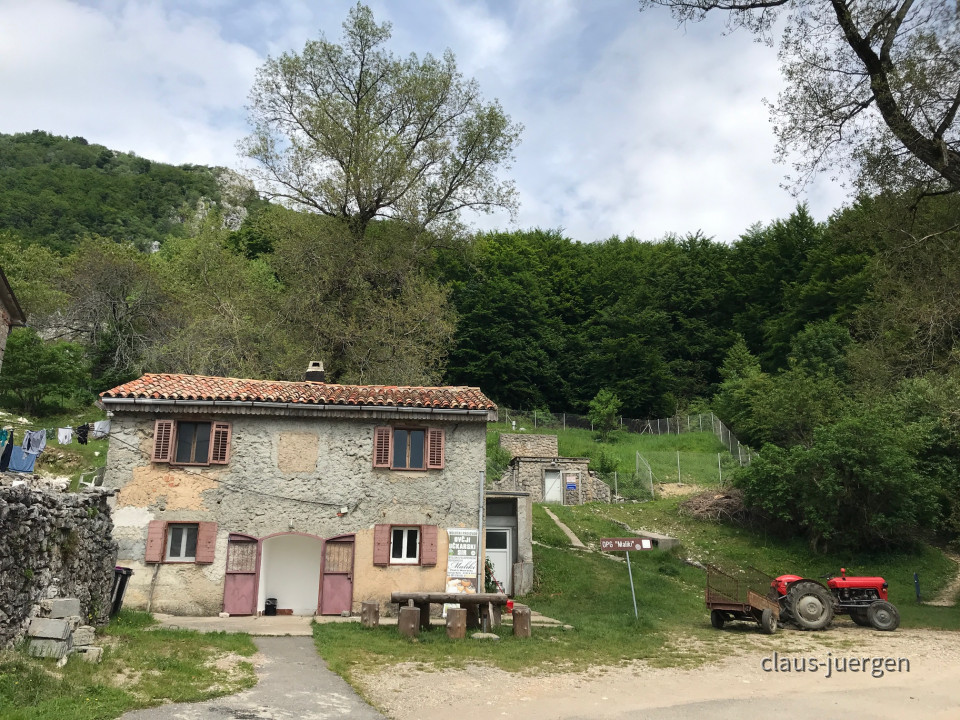 E723B396-B7DC-4A4B-ABAC-FBF8B0A4C294