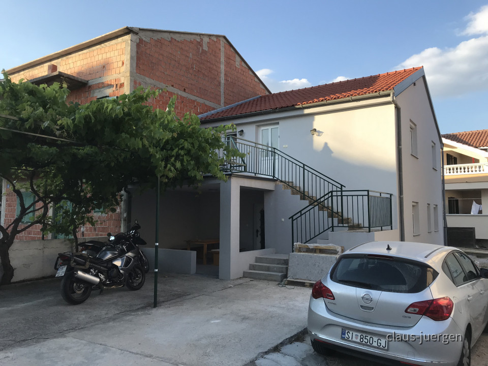 3B8CC324-AE13-4128-9003-1BF6FCA10CA2