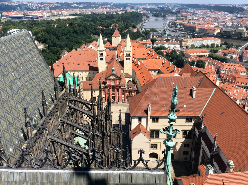 Prag St. Veits Dom < Nepomuk