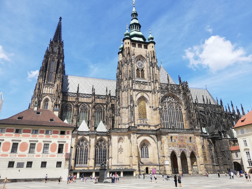 Prag St. Veits Dom < Nepomuk