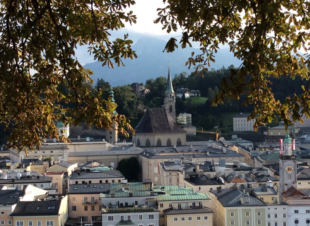 Salzburg Franziskanerkirche < Nepomuk