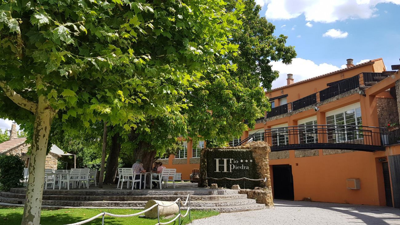 Hotel in Nuévalos 01