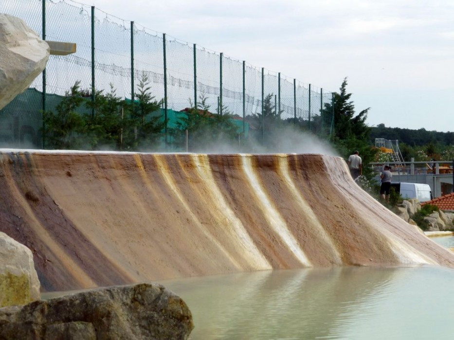 Thermalsee Demjén, Salzhügel