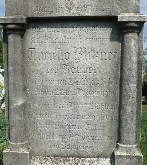 Máriahalom - Kirva, alter Friedhof, Grabstein