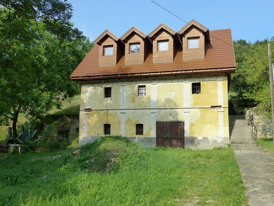 Máriahalom - Kirva, Presshaus Locher