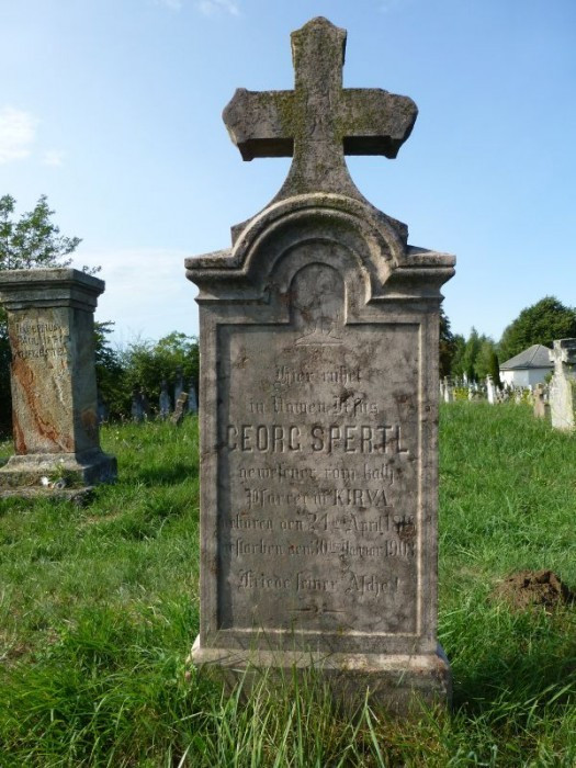 Máriahalom - Kirva, alter Friedhof, Grabstein