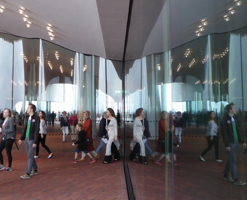 Glas und Spiegel > Elbphilharmonie