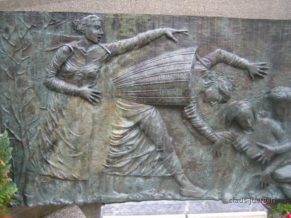 Timau Denkmal Trägerinnen